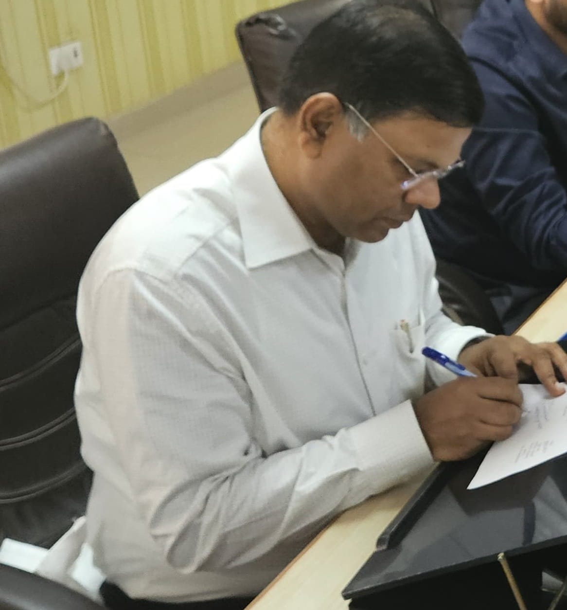 छठ पूजा पर लखनऊ के जिलाधिकारी ने घोषित किया सार्वजनिक अवकाश