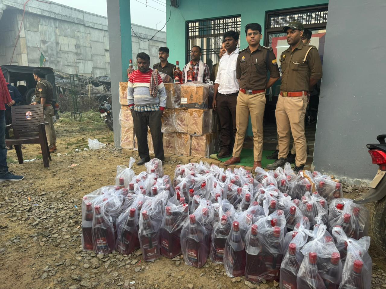 पंजाब से बिहार जा रही 10 लाख कीमत की अवैध शराब लखनऊ में बरामद