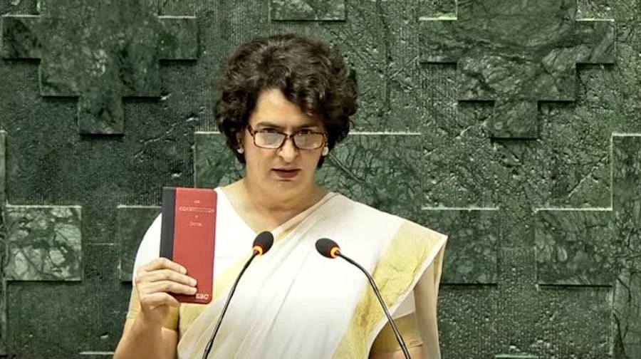 कांग्रेस नेता प्रियंका गांधी वाड्रा आज लोकसभा सांसद के रूप में शपथ लेंगी